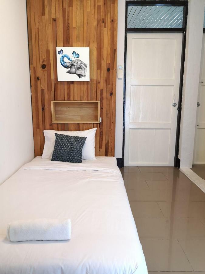 Cozy By Funwahn Bed & Breakfast Chiang Mai Exterior foto